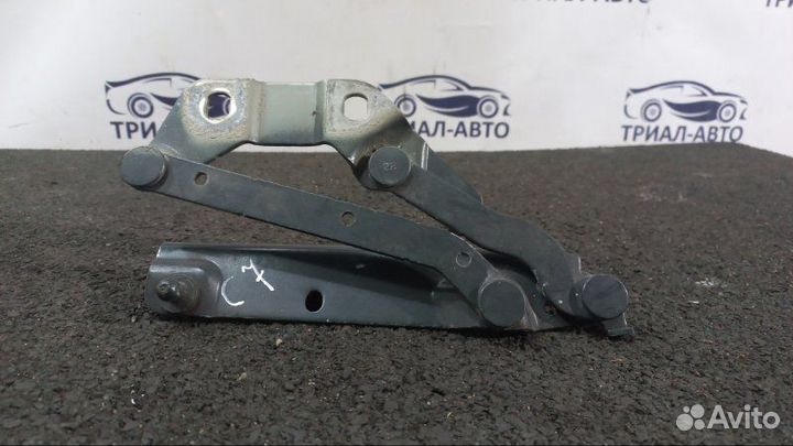 Петля капота правая Land Rover Freelander 2 2.2L