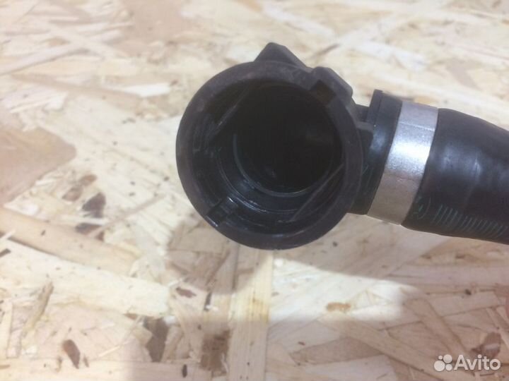 BMW F30 Патрубок системы охлаждения с Японии