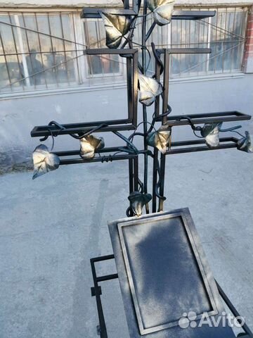 Кованые памятники, оградки, цветники