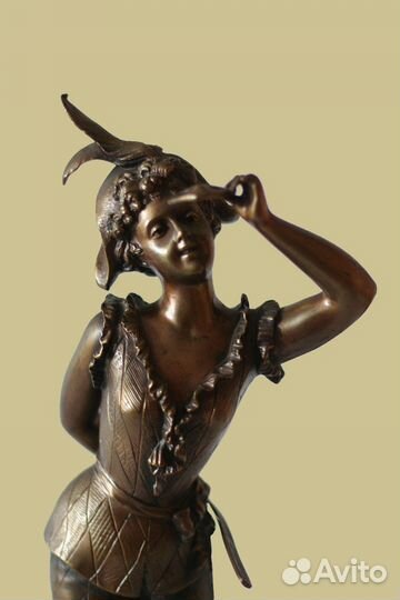 Бронзовая фигура девушка паж антиквариат из Европы