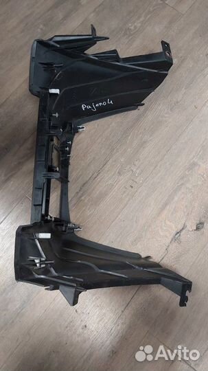 Накладка центральной консоли Mitsubishi Pajero 4