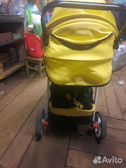 Прогулочная детская коляска