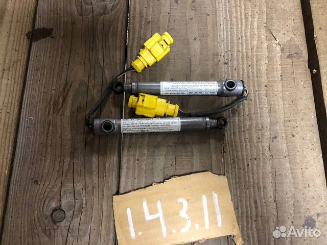 4M0823823 Q7 4M Audi петля капота пирапотрон