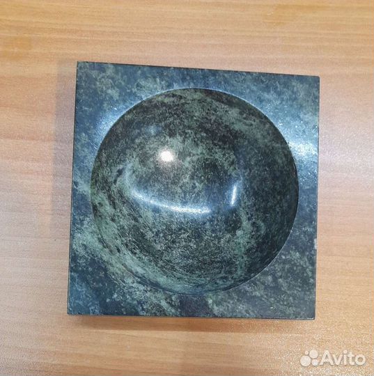 Пепельница из нефрита