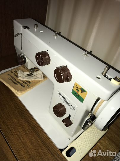 Продажа швейной машины С тумбой / торг уместен