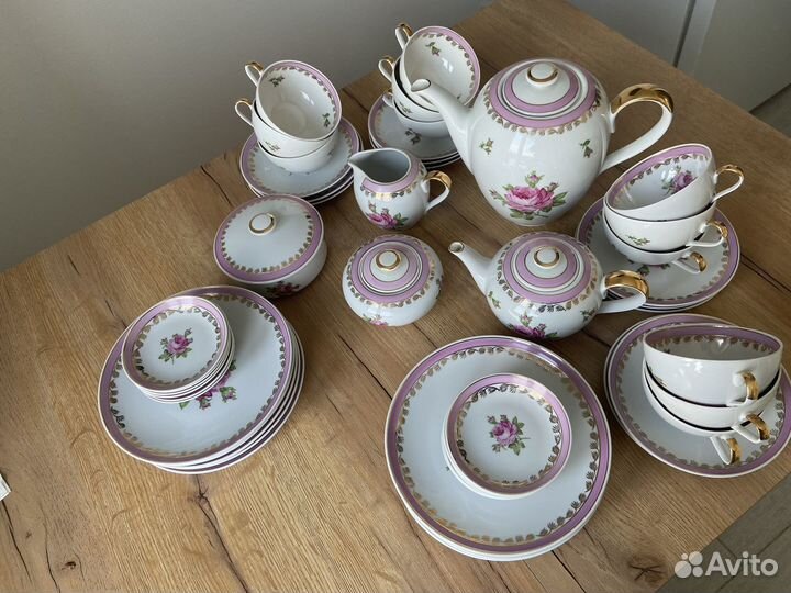 Большой фарфоровый чайный сервиз на 12 персон СССР