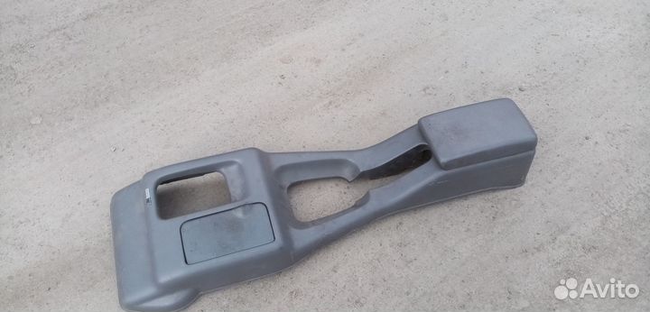Подлокотник\консоль центральная Nissan Serena C23