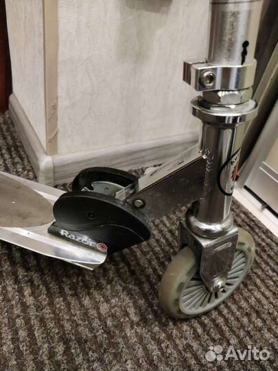 Классный самокат Razor A125