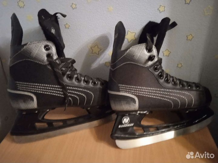 Коньки хоккейные