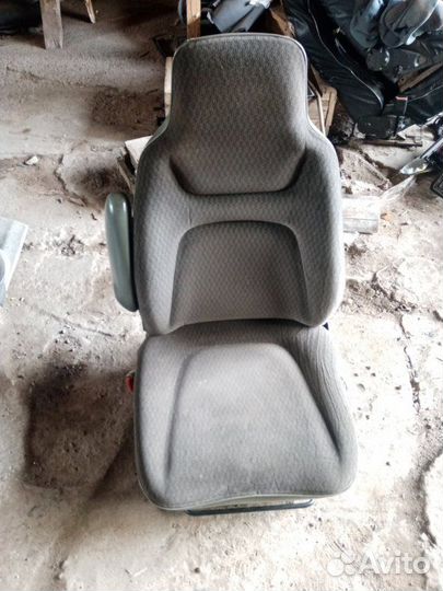 Сиденье переднее левое Dodge Caravan grand 3.3