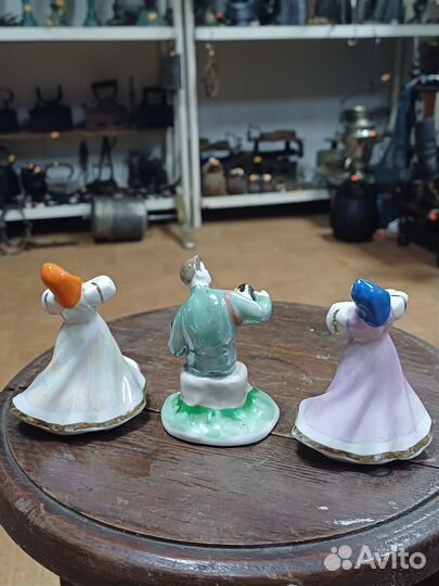 Гармонист и плясуньи фарфор Дулево