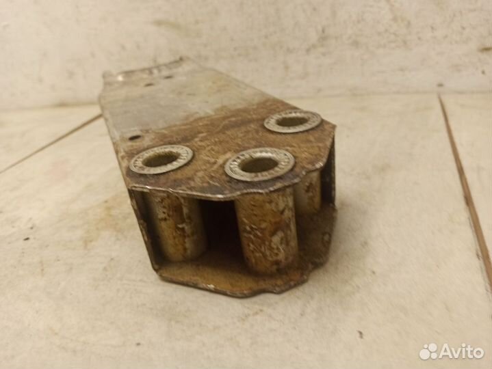 Кронштейн усилителя переднего бампера