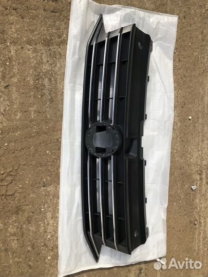 Решотка радиатора поло седан