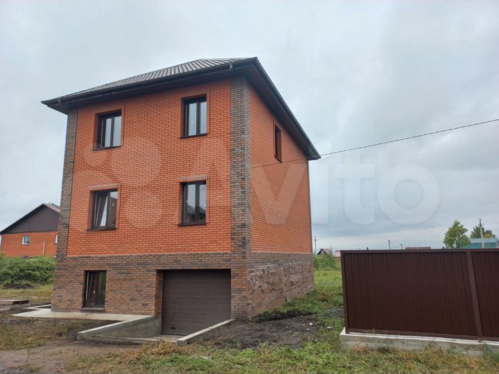 Дом 210 м² на участке 5,5 сот.