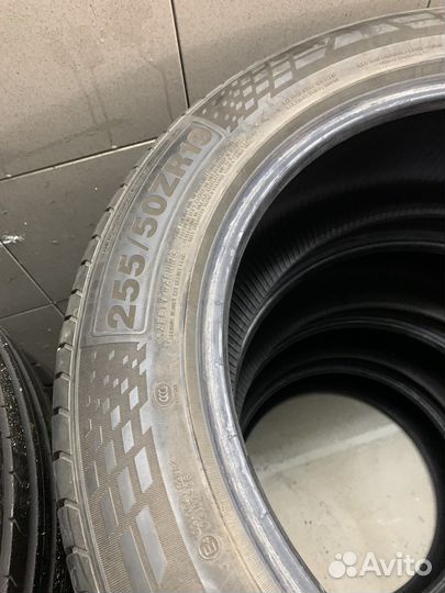 CrossLeader DSU02 255/50 R19