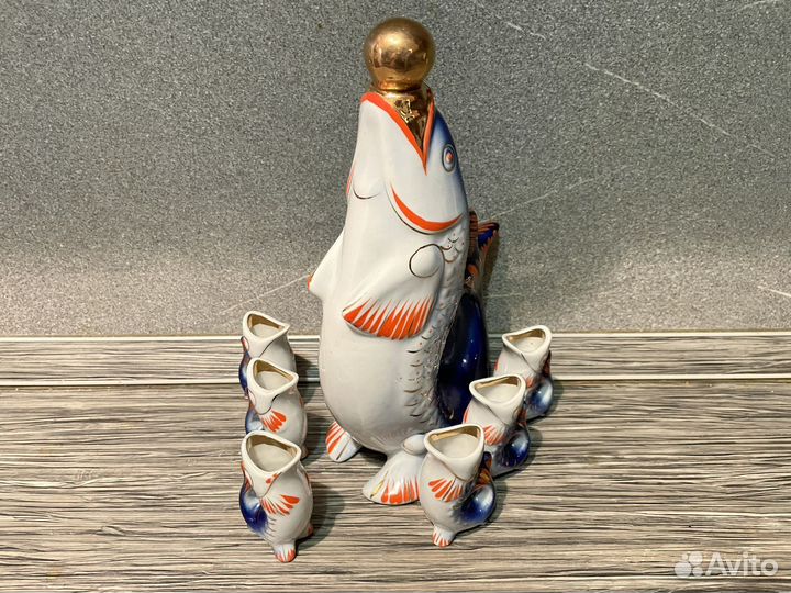 Графин и рюмки рыба