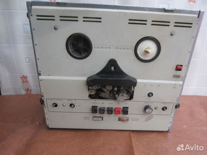 Магнитофон Комета-209 1976 год под ремонт