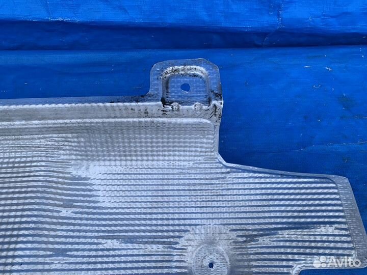 Теплозащитный экран глушителя Audi Q7 2007-2015