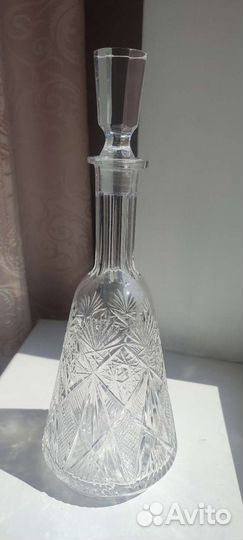 Хрустальный графин с рюмками