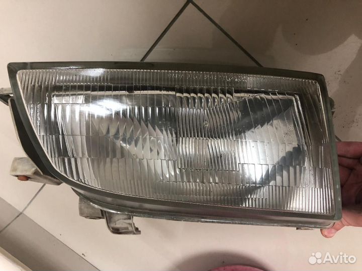 Фара Тойота Калдина (Toyota Caldina )