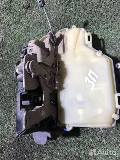 Замок двери задний правый Volkswagen Passat B5 ATW