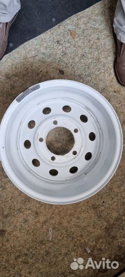 Штампованные белые диски Toyota LC 75,78,100,105