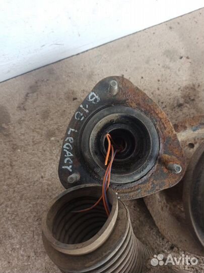 Опора амортизатора задняя правая Subaru Legacy B10