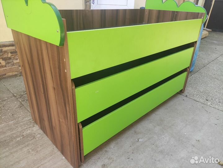 Детская кроватка выкатная 3-х ярусная