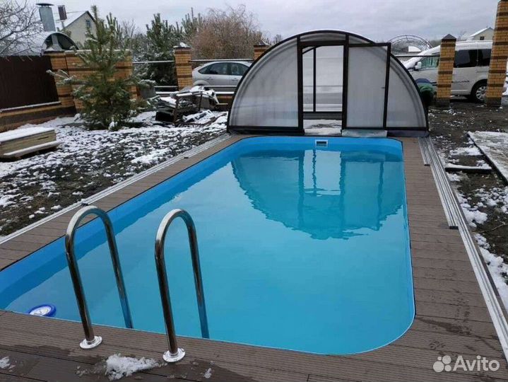 Бассейн с павильоном