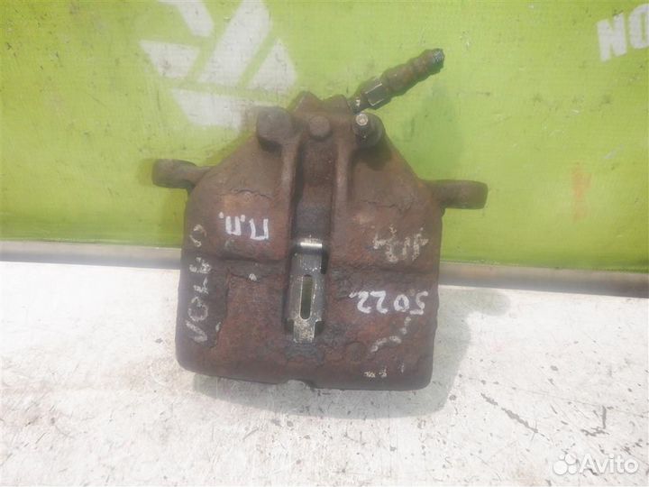 Суппорт передний правый Вольво 940