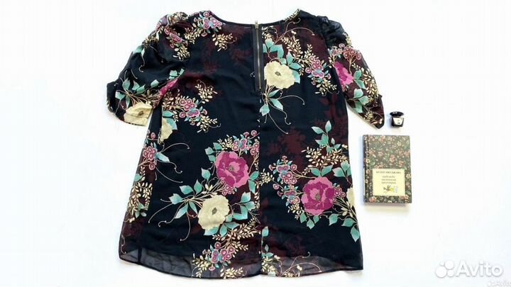 Блузки две разные - черная и в стиле барокко