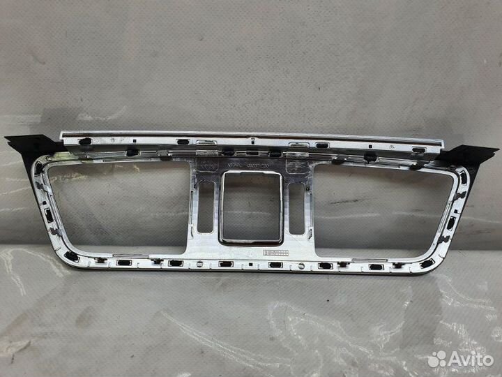 Накладка на панель передняя Mercedes-Benz E C207