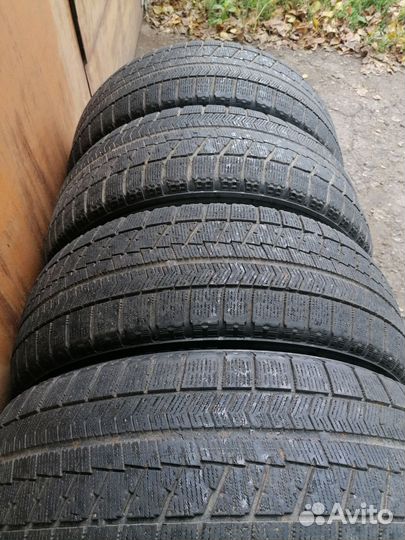 Bridgestone Blizzak VRX 215/60 R16
