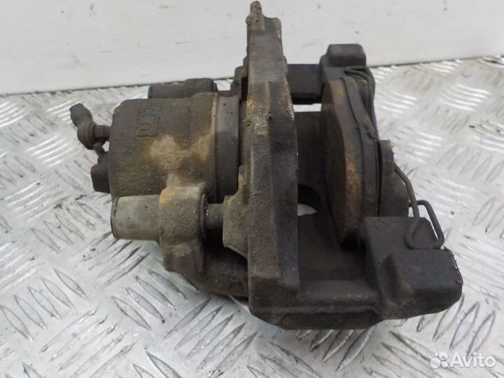 Суппорт тормозной передний правый Ford Focus III 2