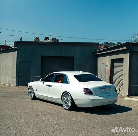 Ковные диски GT Forged R22 на Rolls-Royce Cullinan