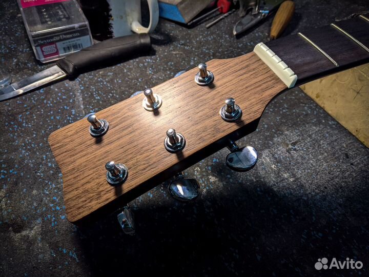 Ремонт гитар / гитарный мастер в Омске