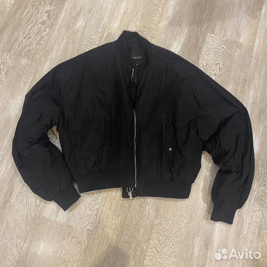 Дутый укорочкный бомбер