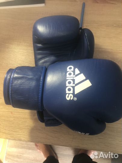 Боксерские перчатки adidas