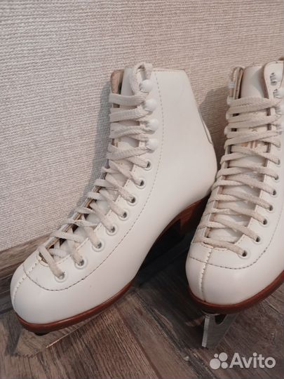 Коньки фигурные 33 размер