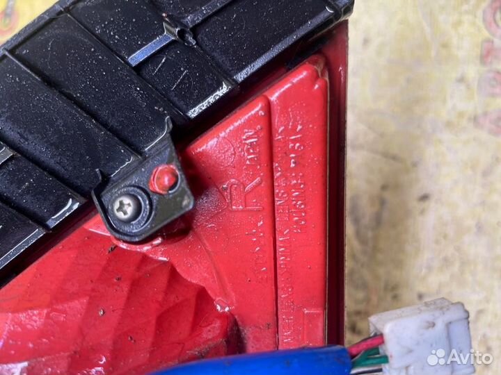 Стоп-сигнал задний правый Toyota Mark X X120