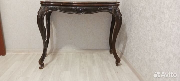 Антикварный столик