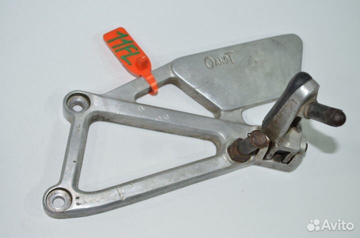 Крепление подножки водителя левое Honda CBR250R MC