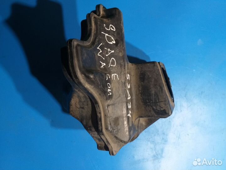 Корпус воздушного фильтра Mitsubishi Space Wagon