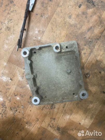 Кронштейн компрессора кондиционера ford focus 1