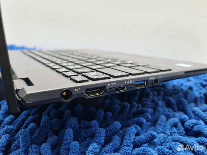 Ноутбук Fujitsu i7 12Gb 512SSD вес 900 гр., Япония