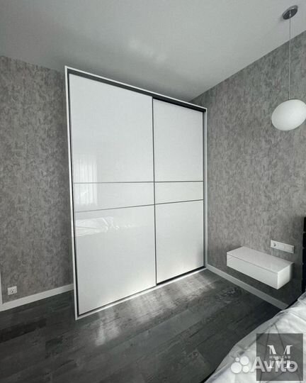 Книжный шкаф