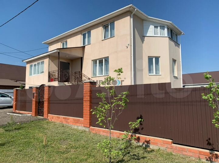 Дом 270 м² на участке 10 сот.