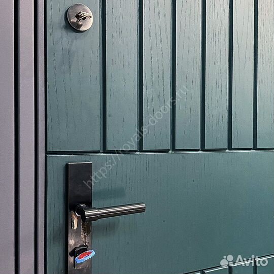 Уличная входная металлическая дверь со стеклом