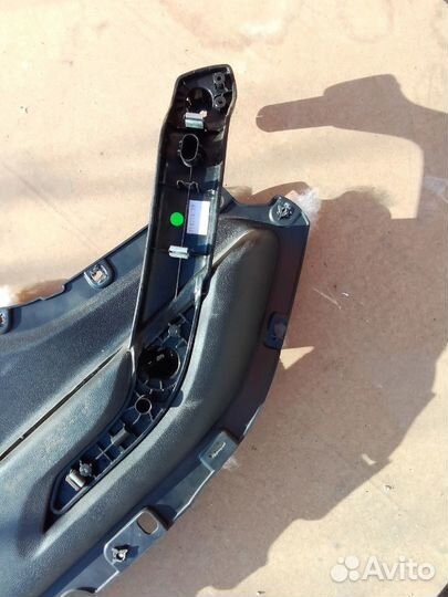 Внутренние ручки водительской двери LADA X-Ray