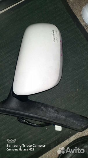 Боковое правое зеркало